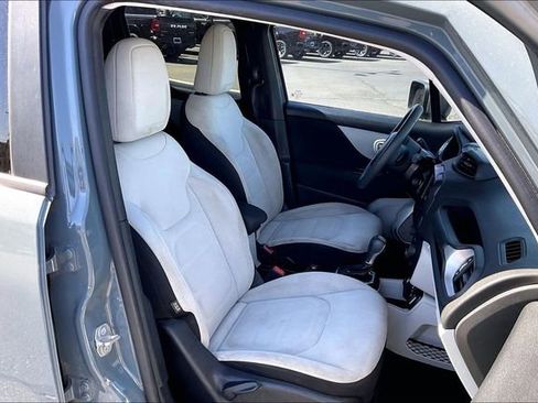 Used 2018 Jeep Renegade Latitude w/ Trailer Tow Group AWD/4WD image 7