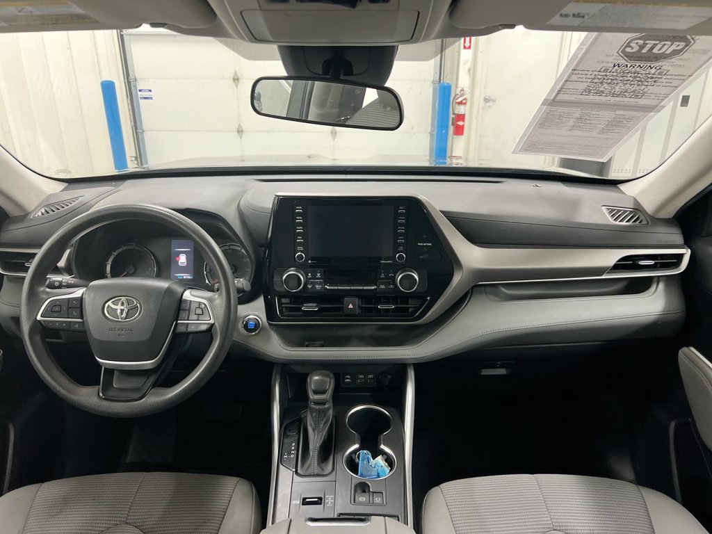 Used 2022 Toyota Highlander L FWD image 10