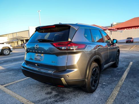 Used 2024 Nissan Rogue SV w/ SV Premium Package FWD image 8