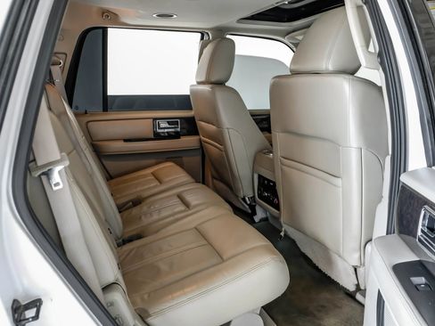Used 2015 Lincoln Navigator 2WD image 30