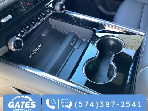 New 2026 Chevrolet Suburban Premier image 21