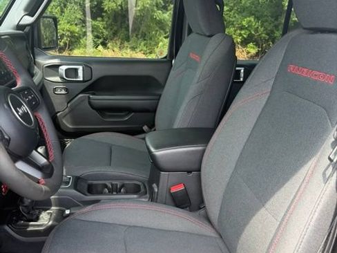 Used 2024 Jeep Wrangler Unlimited Rubicon w/ Convenience Group AWD/4WD image 15