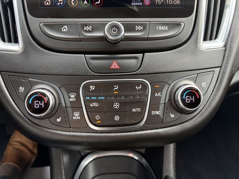 Used 2019 Chevrolet Malibu Premier w/ Sun and Wheel Package FWD image 28