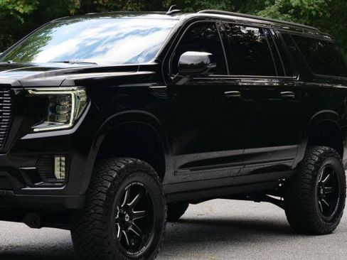 Used 2024 GMC Yukon XL SLT w/ SLT Luxury Package image 37