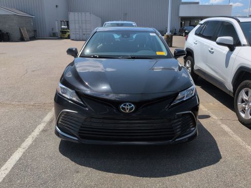 Used 2021 Toyota Camry LE w/ Convenience Package FWD image 3