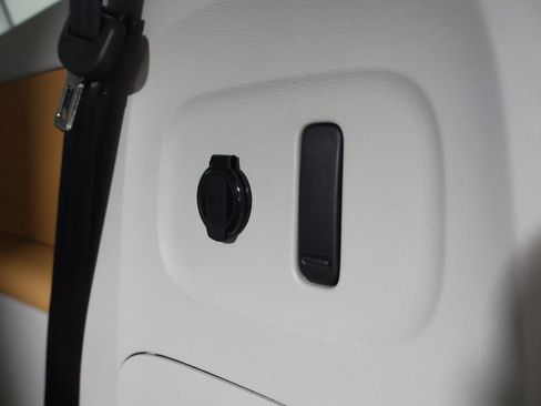 Used 2025 Volkswagen ID. Buzz 1st Edition image 18