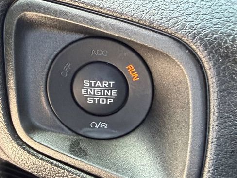 Used 2025 Jeep Wrangler Sport AWD/4WD image 23
