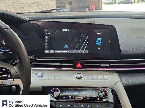 Certified 2025 Hyundai Elantra Limited FWD image 22
