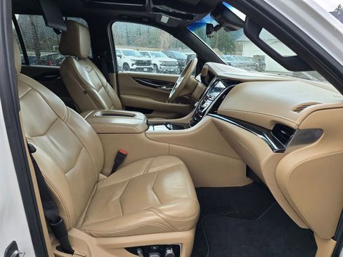 Used 2018 Cadillac Escalade Platinum image 11