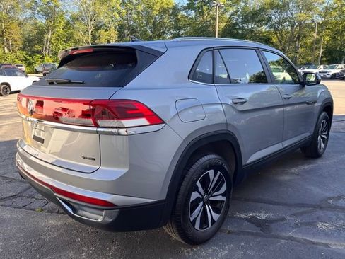 Used 2024 Volkswagen Atlas Cross Sport SE image 6