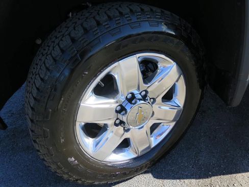 Used 2022 Chevrolet Silverado 2500 LTZ w/ LTZ Plus Package image 18