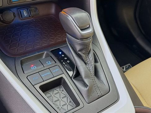 Used 2021 Toyota RAV4 Limited image 21