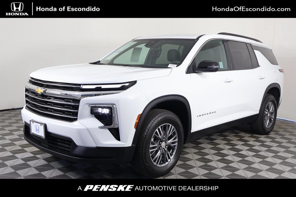 Used 2025 Chevrolet Traverse LT AWD/4WD image 1