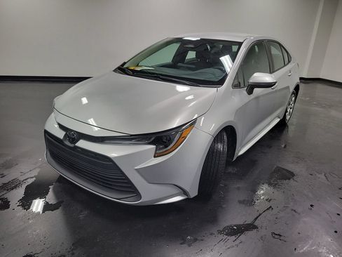 Used 2023 Toyota Corolla LE FWD image 4
