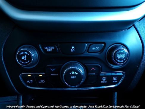 Used 2018 Jeep Cherokee Latitude Plus FWD image 38