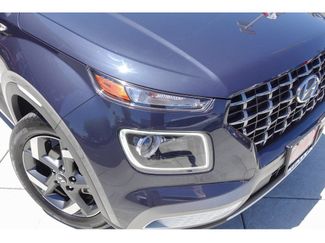Used 2021 Hyundai Venue FWD video 2