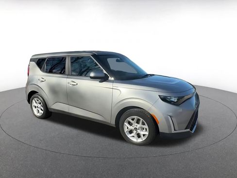 Used 2025 Kia Soul LX w/ LX Technology Package image 2