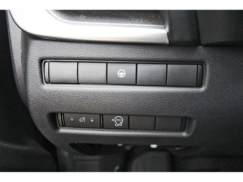 Used 2023 Nissan Rogue SV image 17