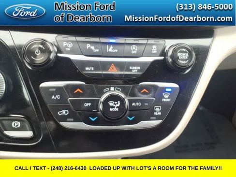 Used 2018 Chrysler Pacifica Touring-L w/ Advanced Safetytec Group image 13