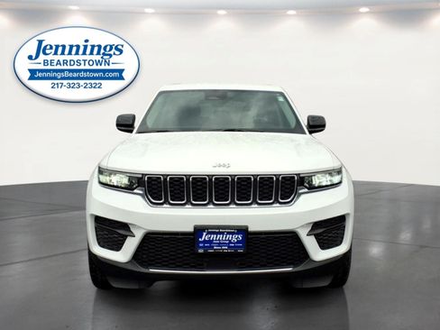 Used 2023 Jeep Grand Cherokee Laredo AWD/4WD image 31