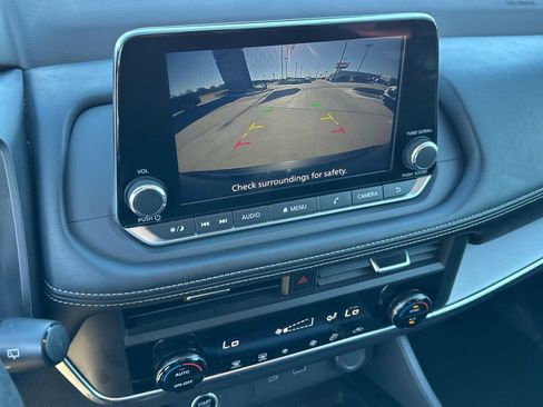 Used 2023 Nissan Rogue SV image 12