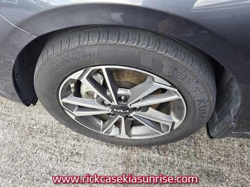 Used 2023 Kia Forte LXS w/ LXS Technology Package FWD image 11