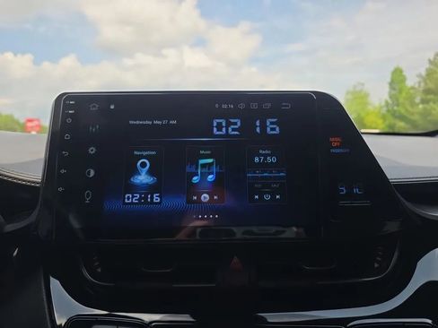 Used 2018 Toyota C-HR XLE FWD image 22