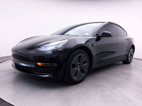 Used 2023 Tesla Model 3 Standard Range image 12