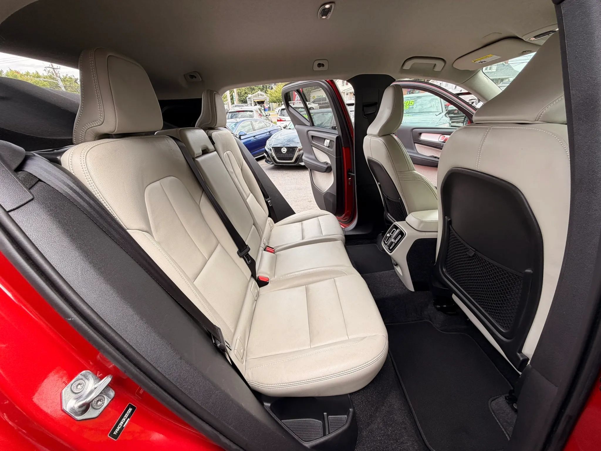 Used 2019 Volvo XC40 T4 Momentum FWD image 14