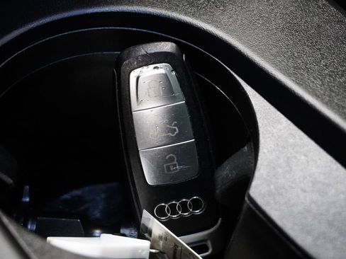 Used 2023 Audi Q4 e-tron Prestige image 33