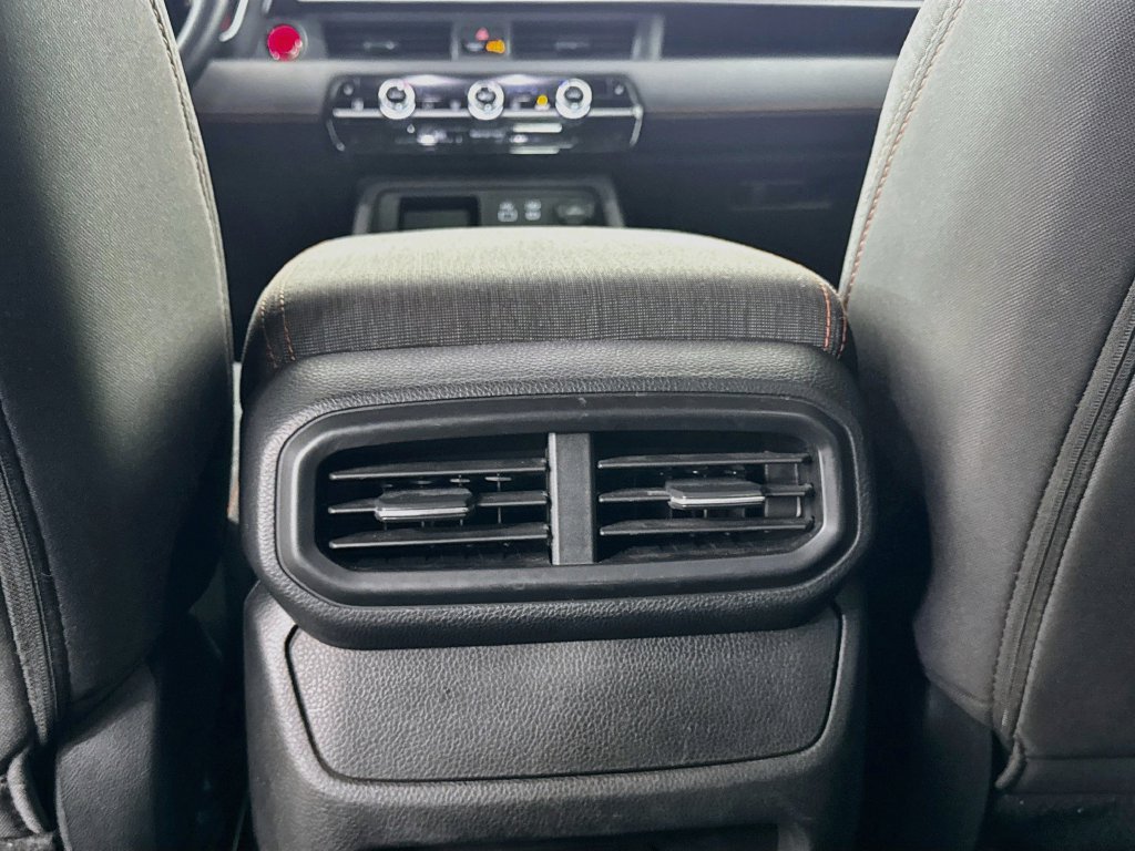 Used 2025 Honda Pilot Sport image 32