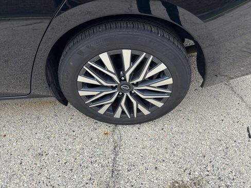 Used 2025 Nissan Altima 2.5 SV FWD image 29