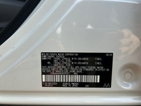 Used 2024 Toyota bZ4X XLE w/ Weather Package image 34