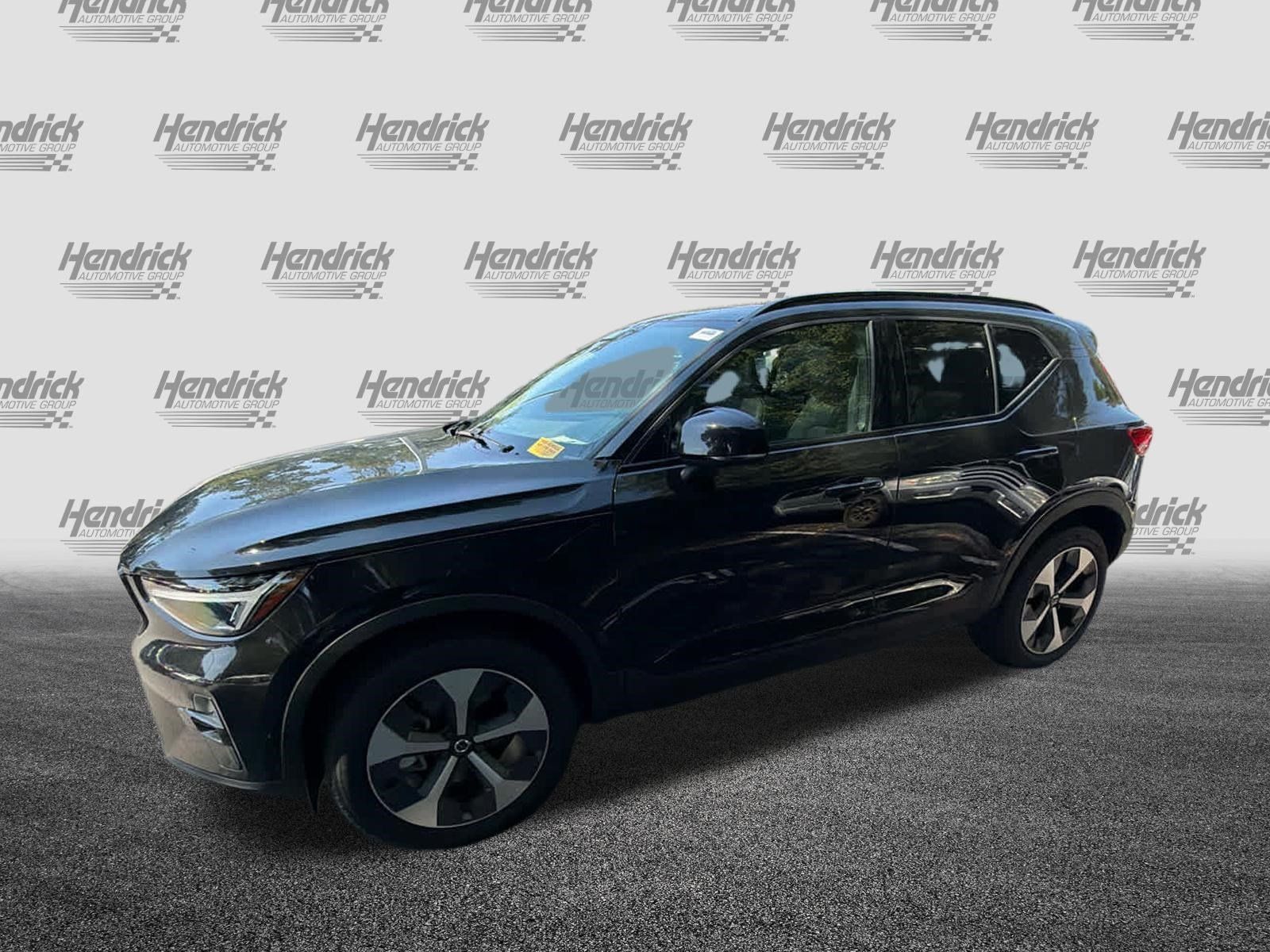 Certified 2026 Volvo XC40 B5 Plus AWD/4WD image 8