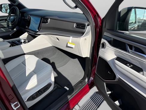 New 2026 Jeep Grand Wagoneer Limited AWD/4WD image 16