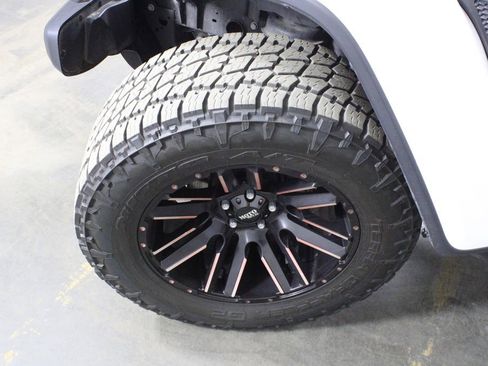 Used 2018 Jeep Wrangler Unlimited Rubicon image 43