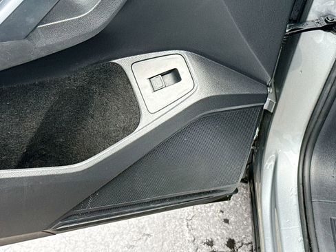 Used 2021 Volkswagen Tiguan SEL image 19