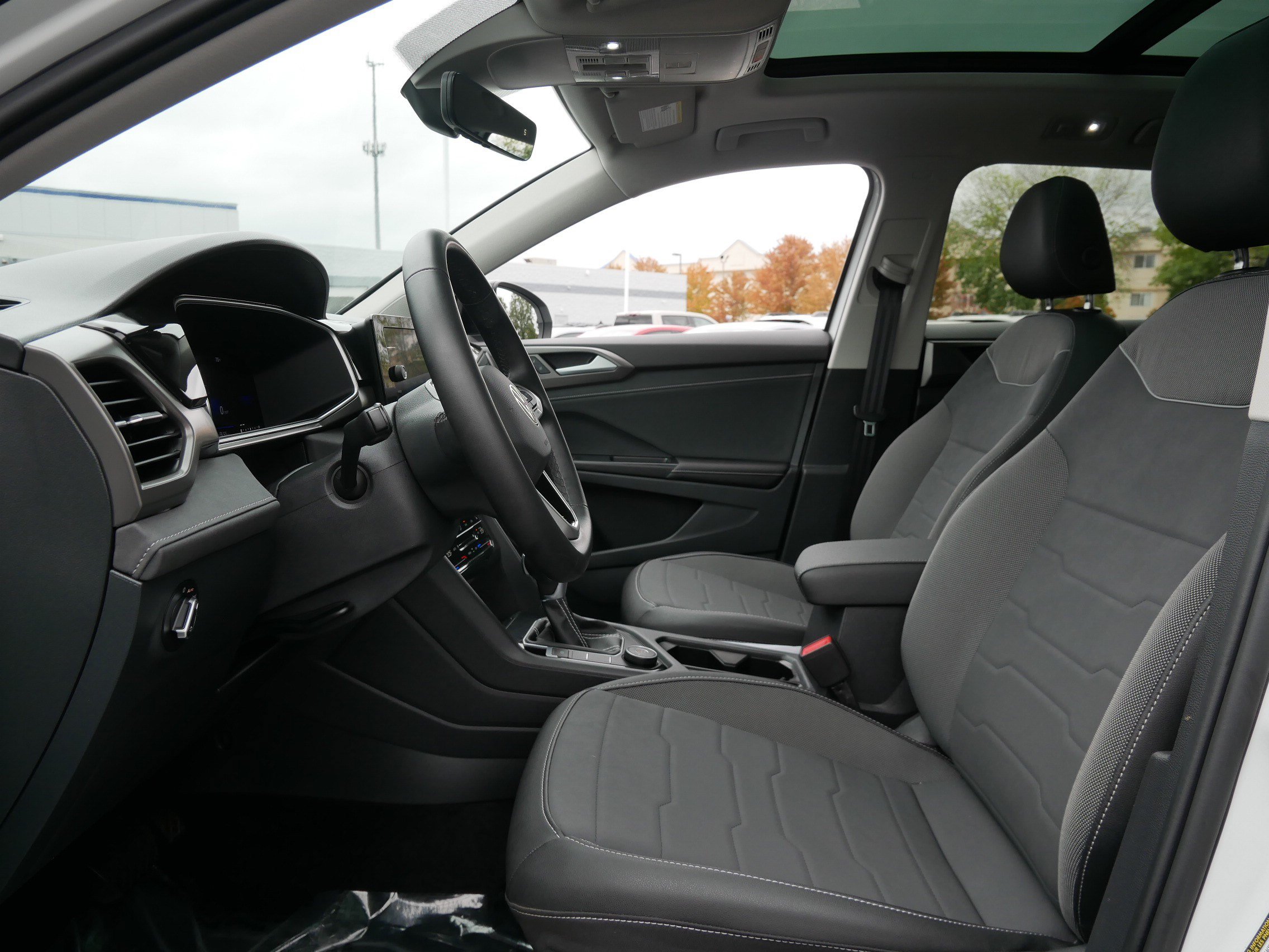 Used 2025 Volkswagen Taos SE AWD/4WD image 21