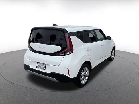 Used 2025 Kia Soul LX w/ LX Technology Package FWD image 14