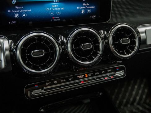 Used 2020 Mercedes-Benz GLB 250 4MATIC image 21