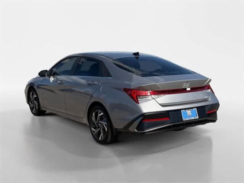 Certified 2025 Hyundai Elantra Limited image 3