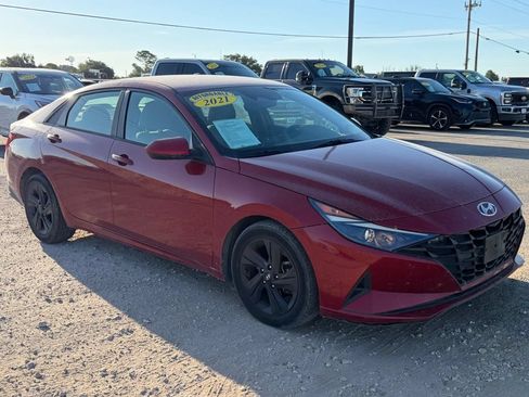 Used 2021 Hyundai Elantra SEL FWD image 3