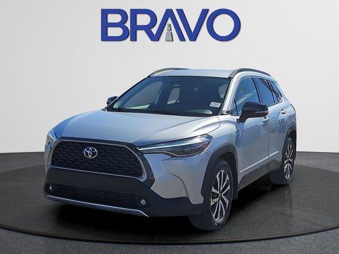 Used 2025 Toyota Corolla Cross XLE image 1