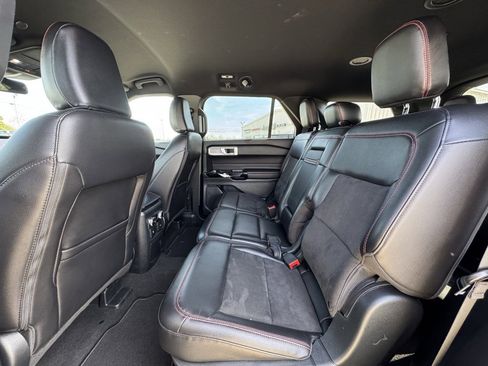 Used 2023 Ford Explorer ST-Line image 12