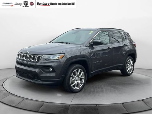 Certified 2024 Jeep Compass Latitude image 4