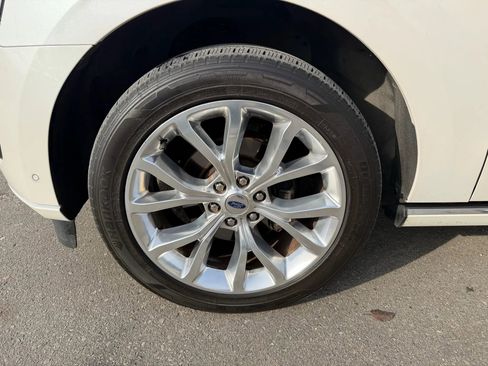 Used 2018 Ford Expedition Platinum image 15