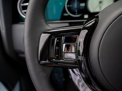 Used 2025 Rolls-Royce Cullinan AWD/4WD image 36