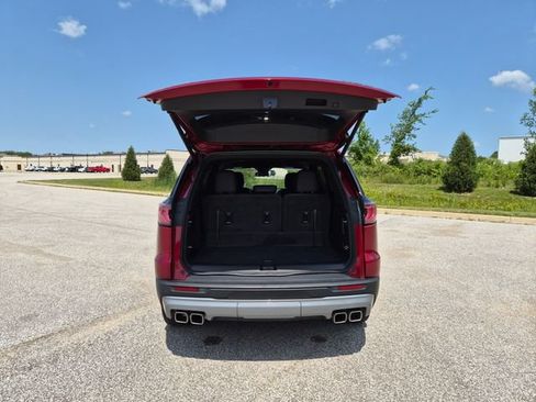 Used 2024 GMC Acadia Elevation FWD image 11