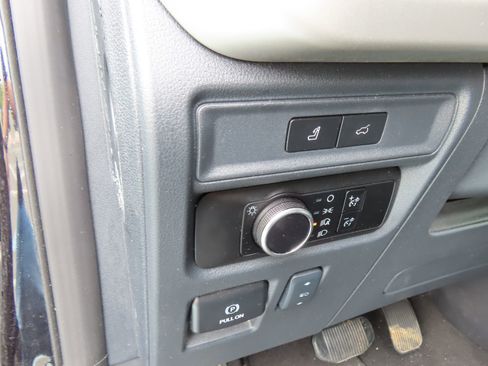 Used 2024 Ford Expedition XLT AWD/4WD image 14