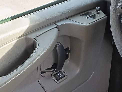 Used 2011 Chevrolet Express 2500 Extended w/ Power Package image 23